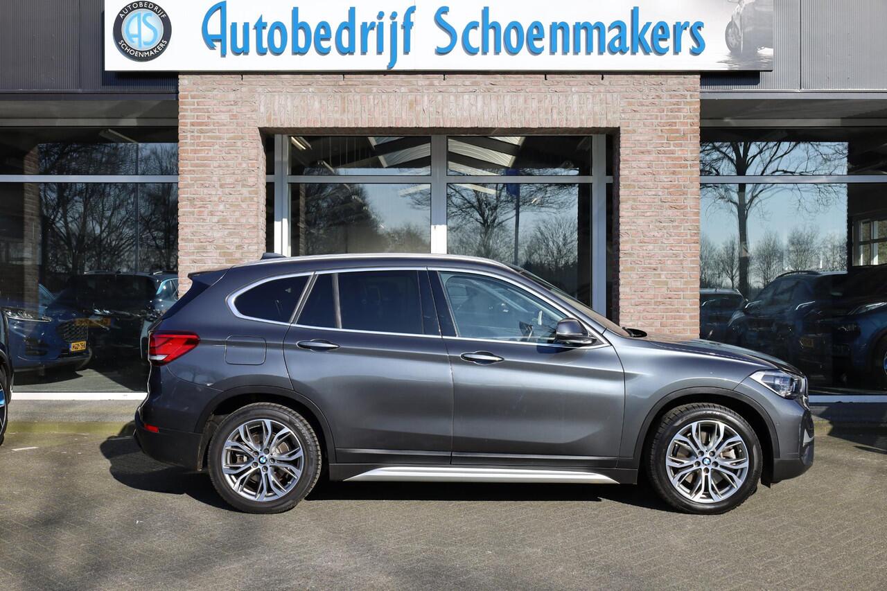 BMW X1 xDrive25e PHEV High Executive Edition LEER TREKHAAK-AFN HUD CAMERA CRUISE DAB NAVI STOELVERWARMING 2XPDC CLIMA ELEC-KOFFERBAK 18"LMV