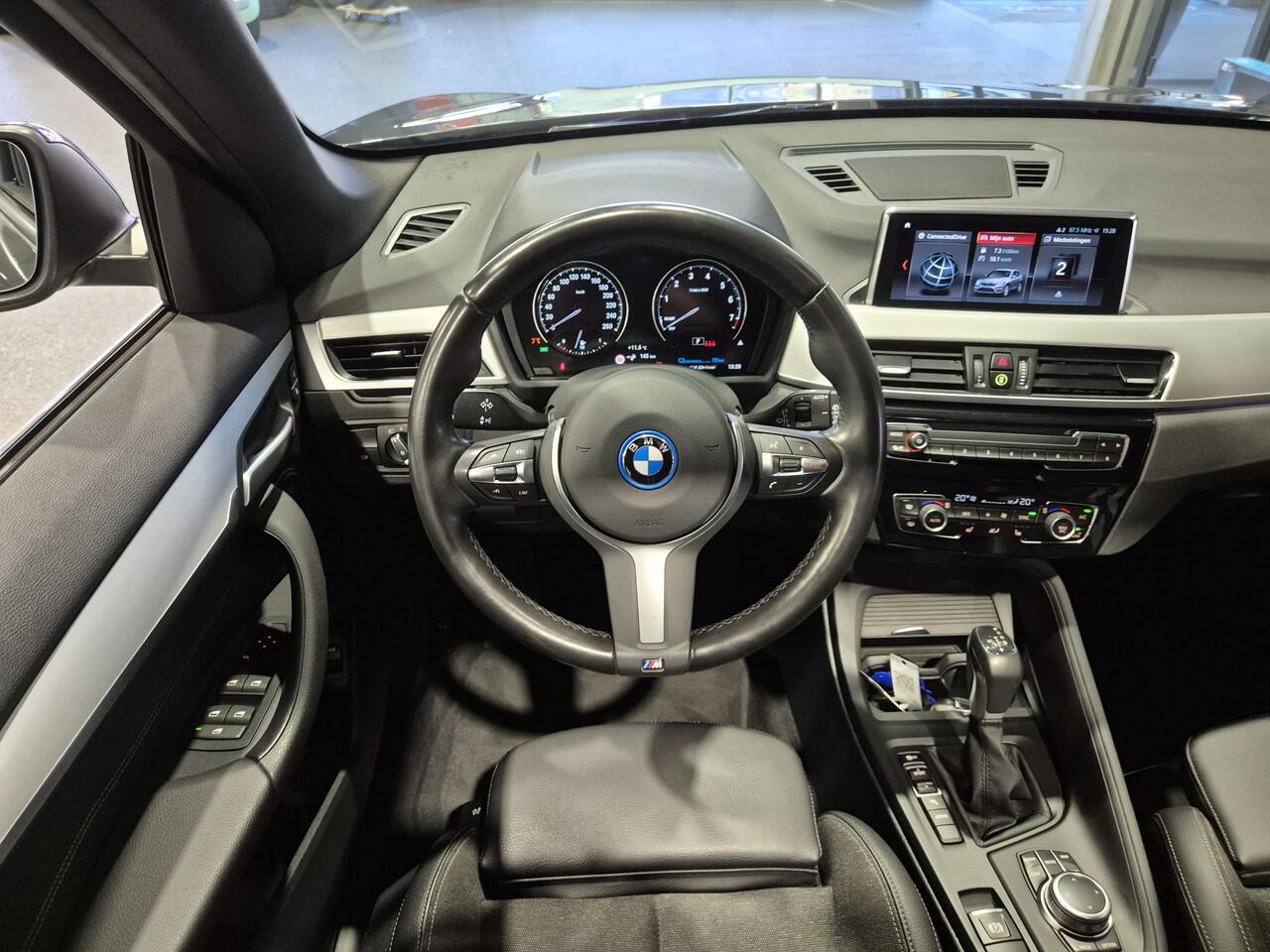 BMW X1 xDrive25e Executive Sportline | Panorama | Camera | "19 | Carplay | Stoelverwarming