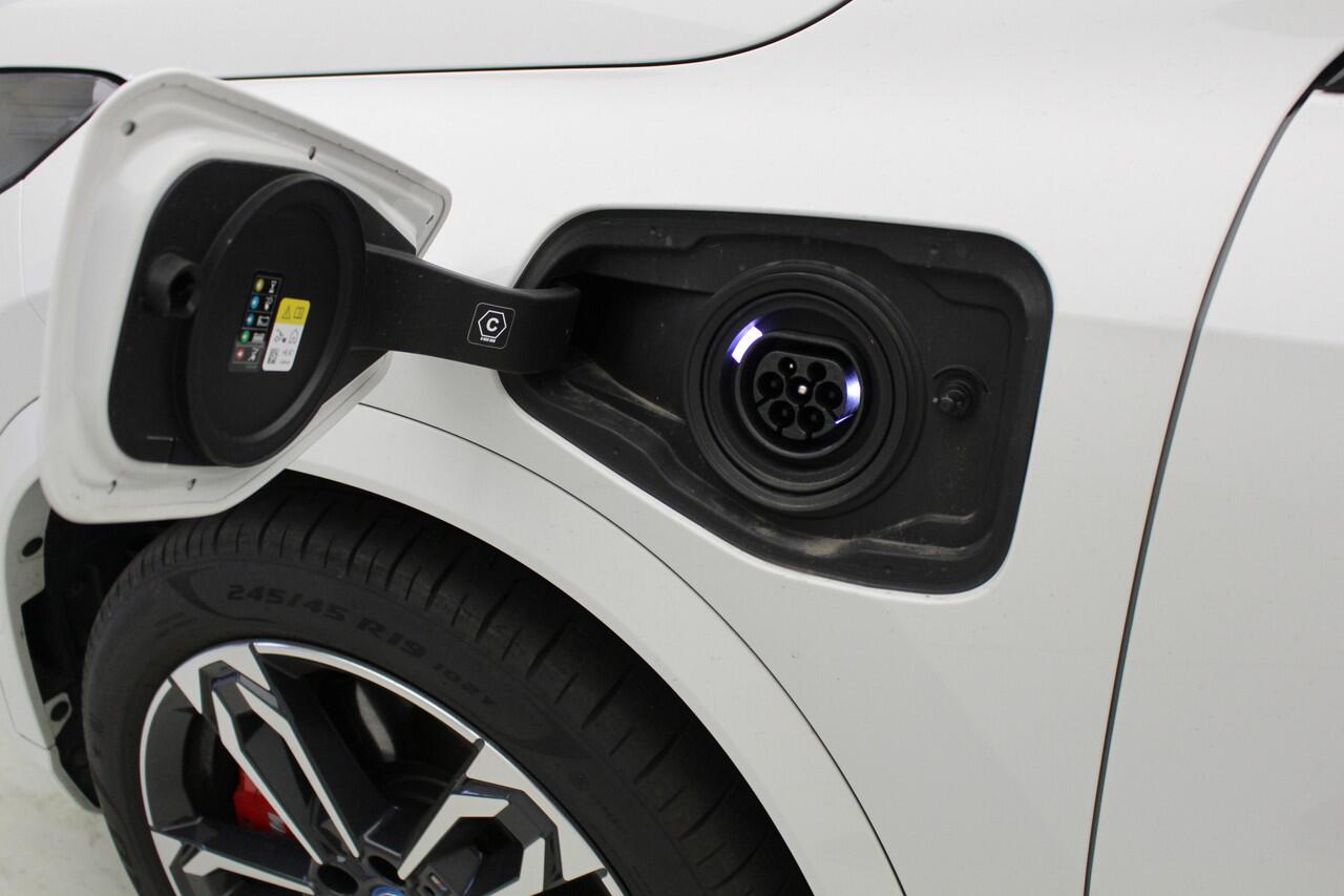 BMW X1 xDrive25e M-Sport Pro | Panorama | 19" | Massage | Harman Kardon |Voorbereiding Driving Assistant Plus