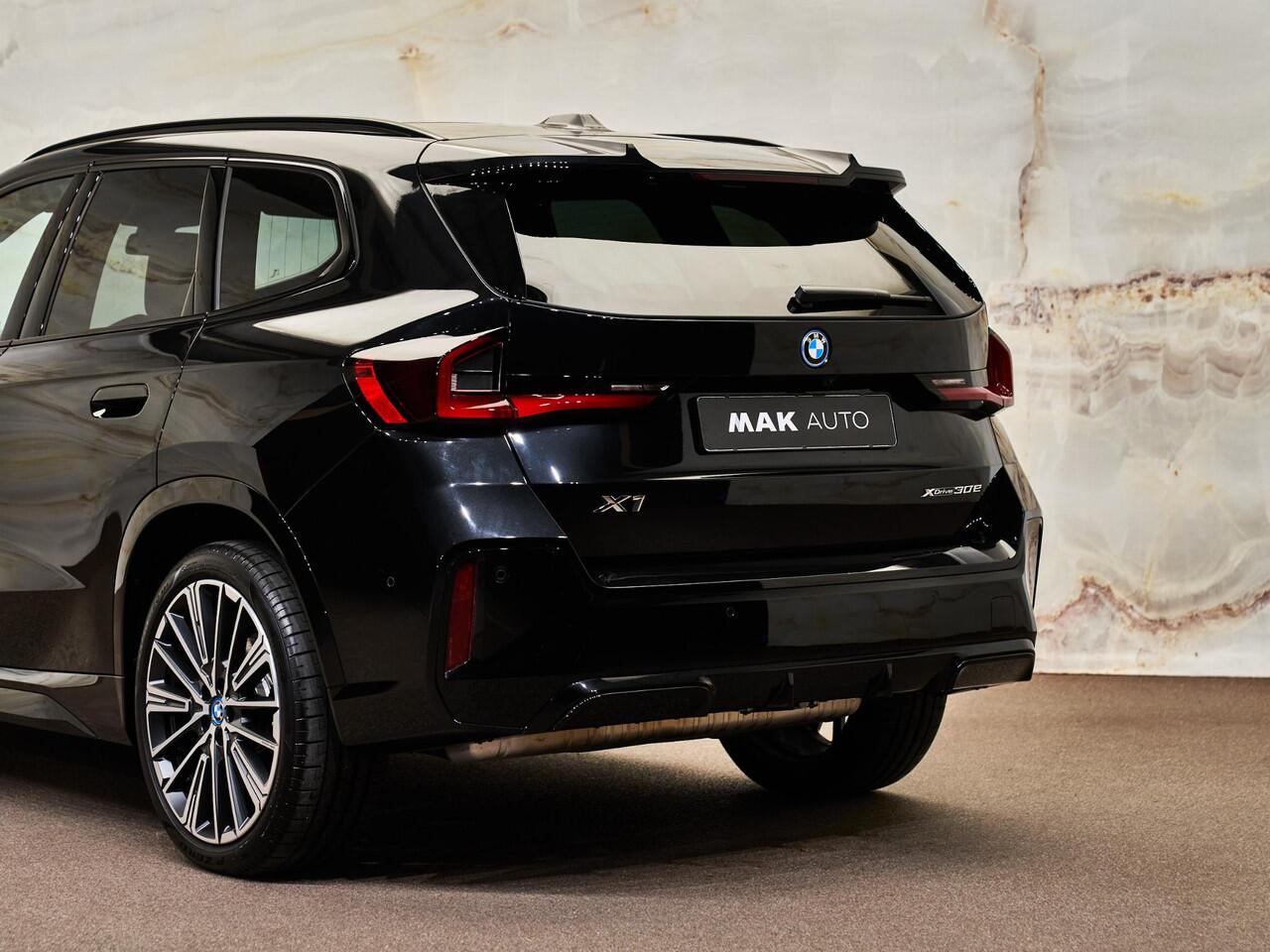 BMW X1 xDrive30e M Sport Pro, pano, tr.haak, H/K, 20", HUD, ACC, keyless, privacy