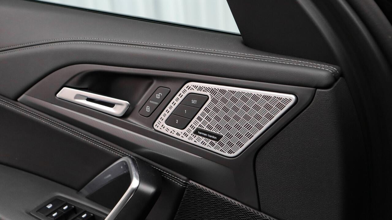 BMW X1 xDrive23i M-Sport | Harman/Kardon | Panoramadak | Head-up | Trekhaak | Memory