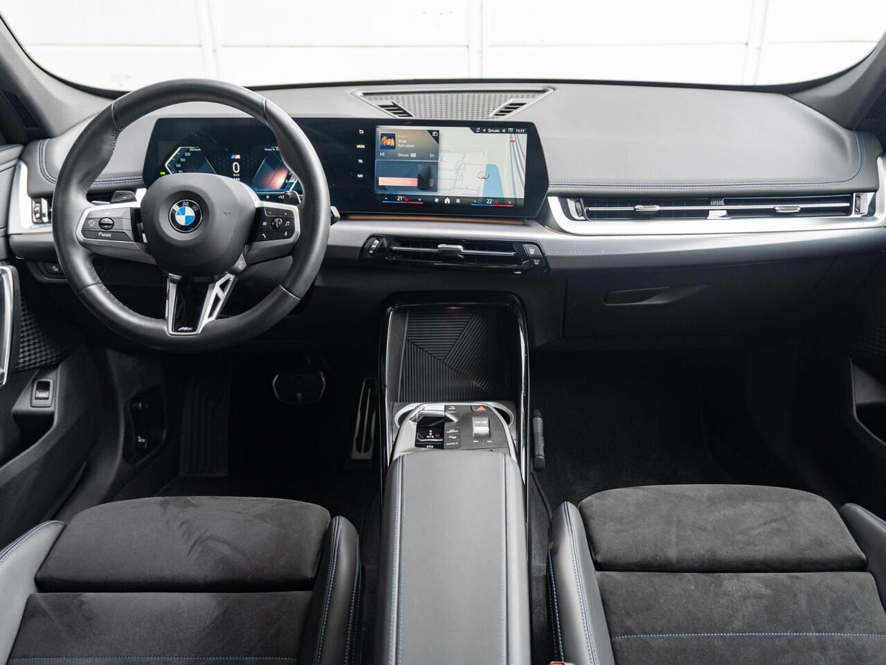 BMW X1 sDrive20i | M Sportpakket | Achteruitrijcamera | Parking Assistant | 18'' | Trekhaak