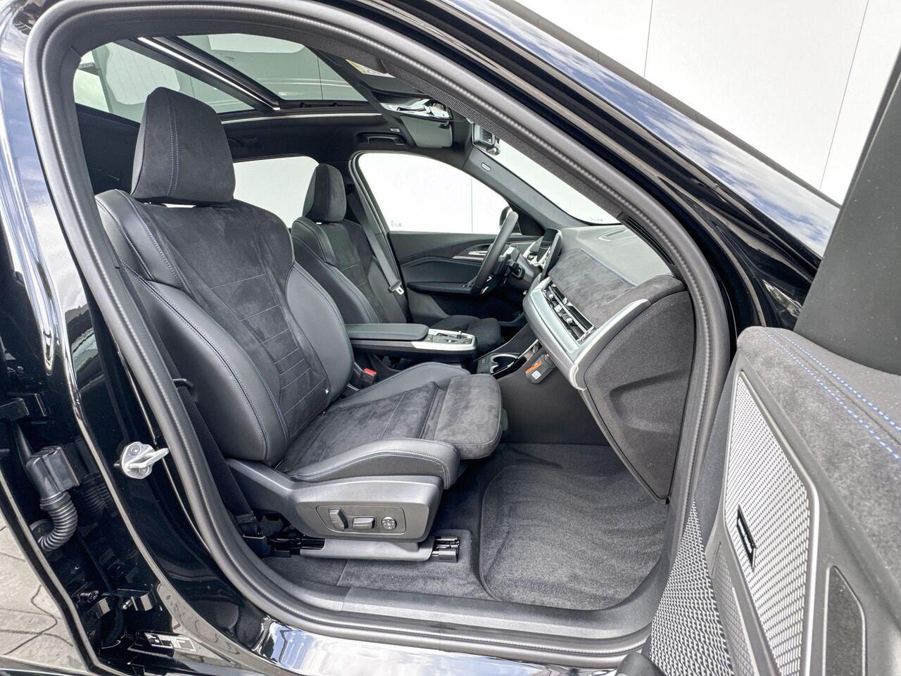 BMW X1 xDrive25e M-Sport Glazen Schuifdak / Harman Kardon / Adaptief LED / Comfort Acces / 19 Inch / Getinte Ramen