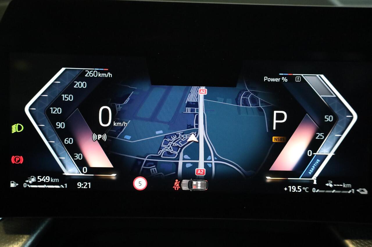 BMW X1 xDrive30e | M Sportpakket | Panorama Dak | Head-Up Display | Voorstoelen Verwarmd