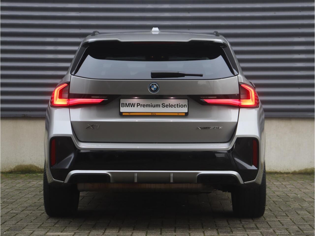 BMW X1 xDrive30e | M Sportpakket | Panodak | Head-Up | Driving Assistant Plus | Comfort acces| Parking Assistant Plus | 20'' LMV