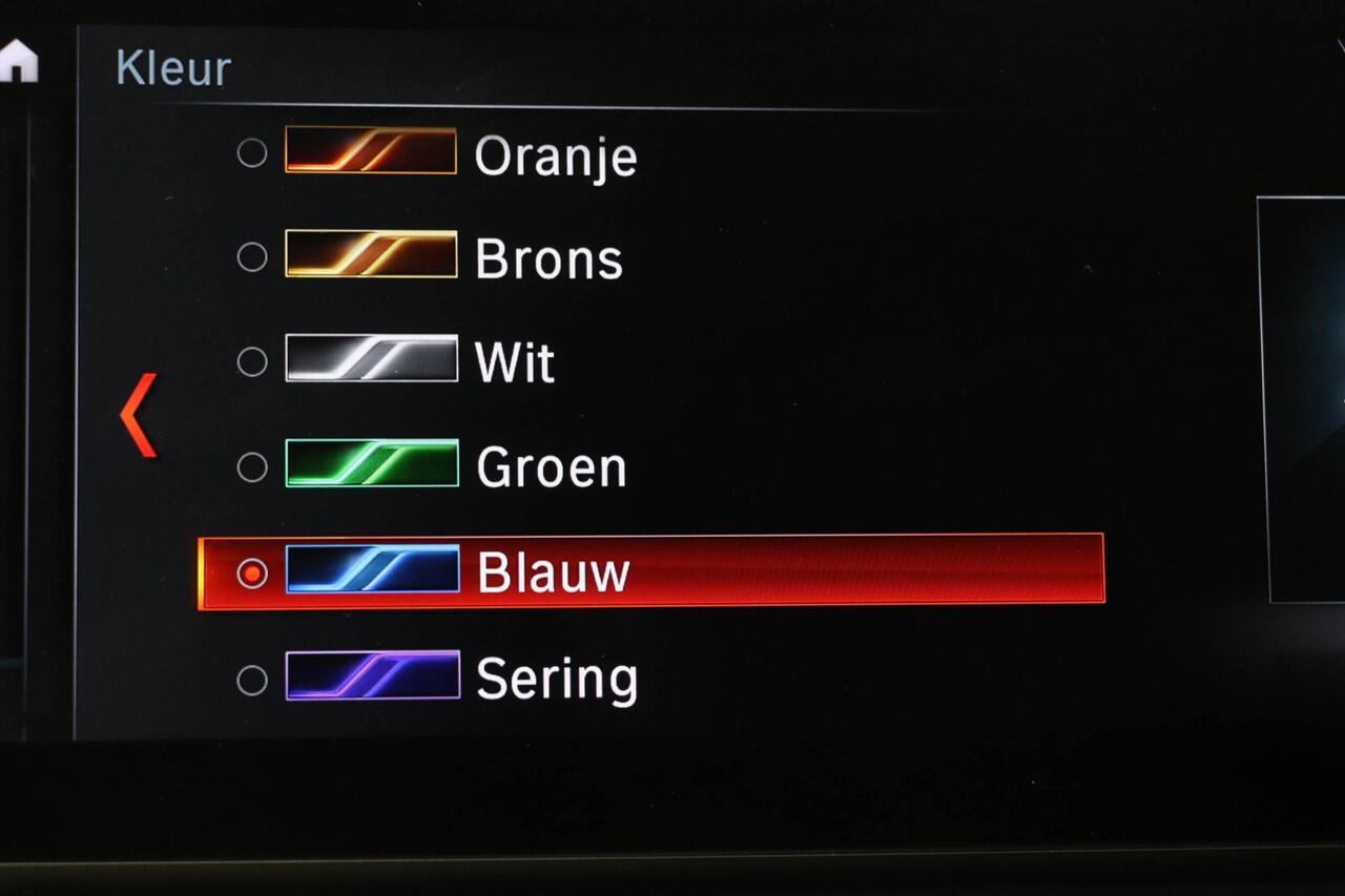 BMW X1 sDrive20i Business Edition Plus | PANORAMADAK | XLINE / PARKING- PACK | LEDER | HEAD UP | M-sport