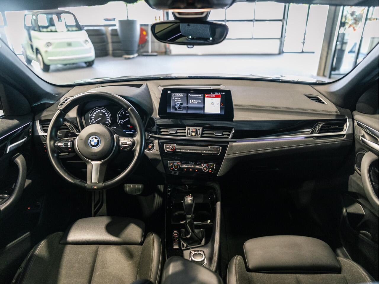 BMW X1 xDrive25e High Executive M-Sport | Panorama | Trekhaak | 19" | Camera |