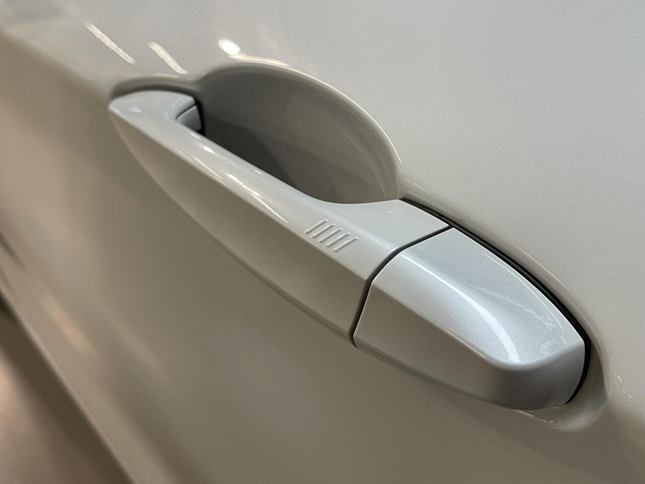 BMW X1 xDrive25e High Executive M Sport 18"/Panoramadak/Head-up/Adaptieve cruise/Sportstoelen/Stoelverwarming/Camera/LED/Keyless/PDC v+a