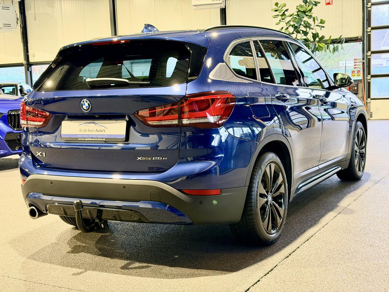 BMW X1 xDrive25e Executive Sportline | Beige leder | Camera | Trekhaak