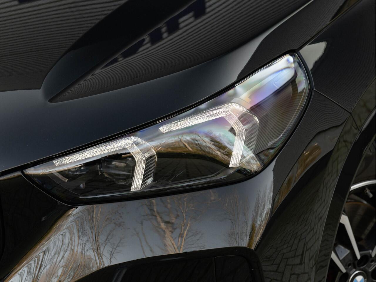 BMW X1 sDrive18i M-Sport Pro - Pano - Driving Ass Plus - Trekhaak - Harman Kardon