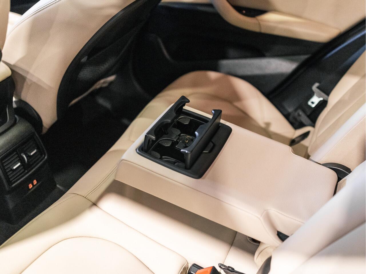 BMW X1 sDrive20i Executive Edition X-Line | Facelift | Panorama | HUD | Leder beige | Camera | NAP