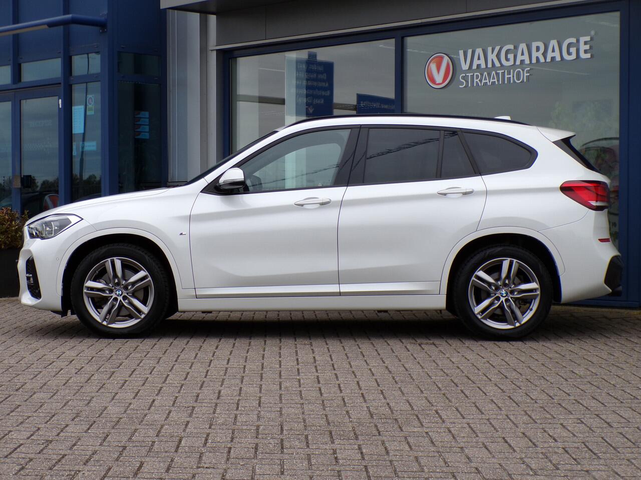 BMW X1 sDrive20i M-Sport, Apple Carplay / Trekhaak / Full LED / HiFi audio / Head up Display / Parkeersensoren