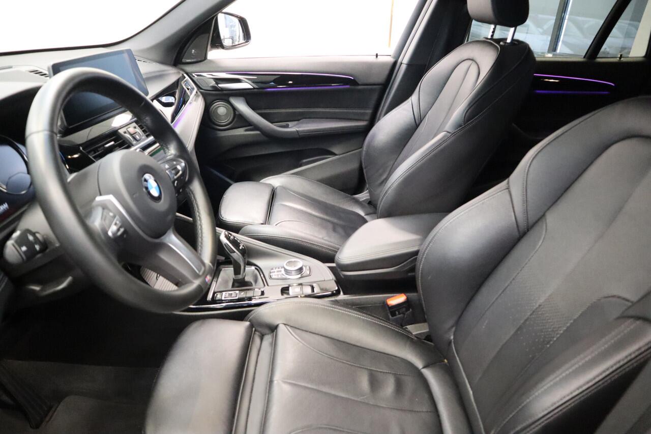 BMW X1 sDrive20i High Executive M-sport Panoramadak PDC Trekhaak NAP Head-Up 24 maanden garantie mogelijk (*vraag naar de voorwaarden)