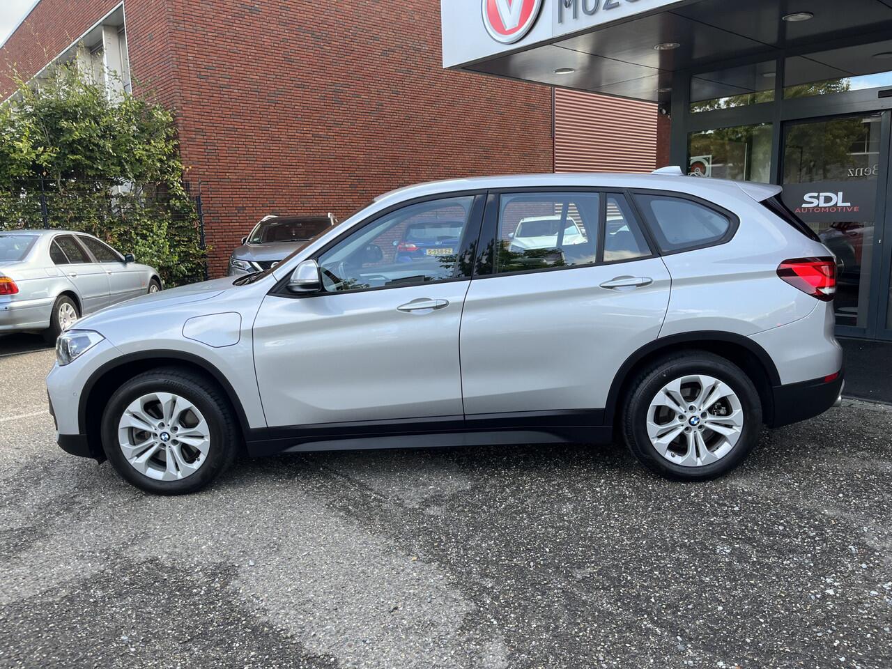 BMW X1 xDrive25e Executive // GROOT NAVI // CAMERA // CRUISE // CLIMA // STOEL VERWARMING // ELEK. KLEP //