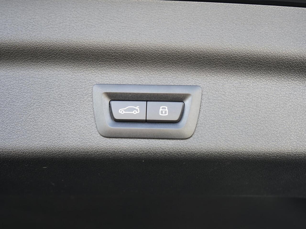 BMW X1 xDrive25e 1e eig. / Dealeronderh. / M-Sport / Driving Assistant Plus / Adaptief Onderstel / Camera / Active Guard / Keyless Entry