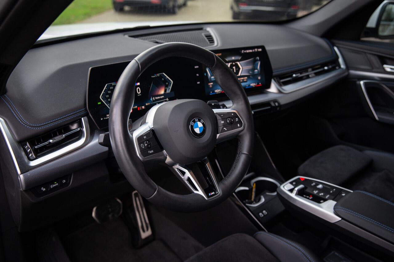 BMW X1 sDrive18i M-Sport , Achteruitrijcamera, Draadloze lader, Sfeerverlichting,