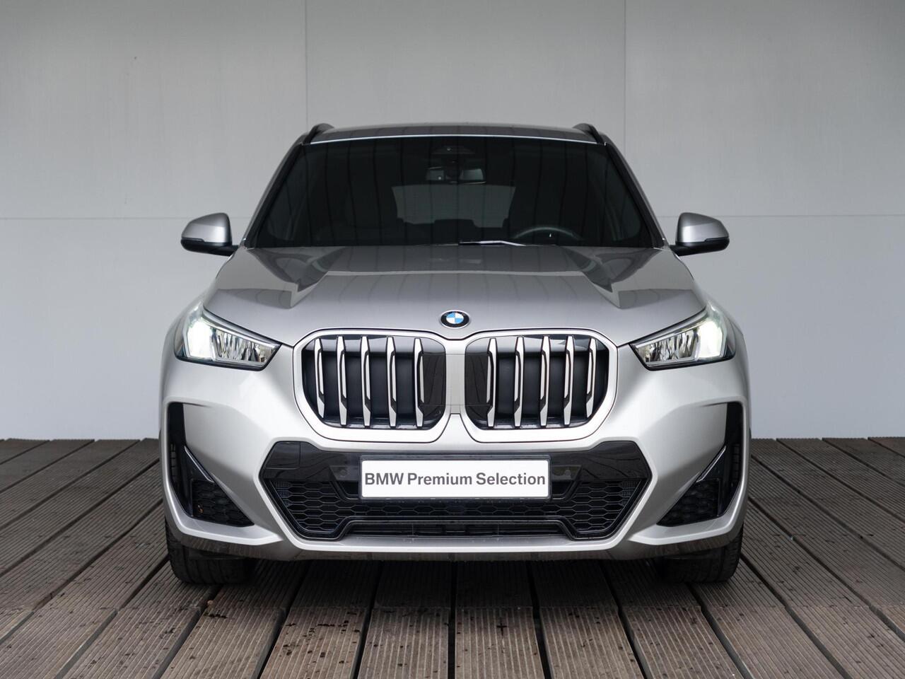 BMW X1 sDrive20i | M Sportpakket | Achteruitrijcamera | Parking Assistant | 18'' | Trekhaak