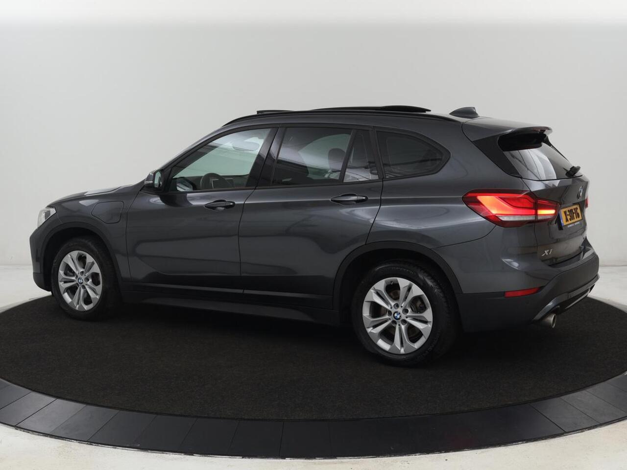 BMW X1 Xdrive25e Edrive Edition | Panoramadak | Stoelverwarming | Full LED | Navigatie | Climate control | Parkeerhulp | Cruise control | PHEV | Plug In