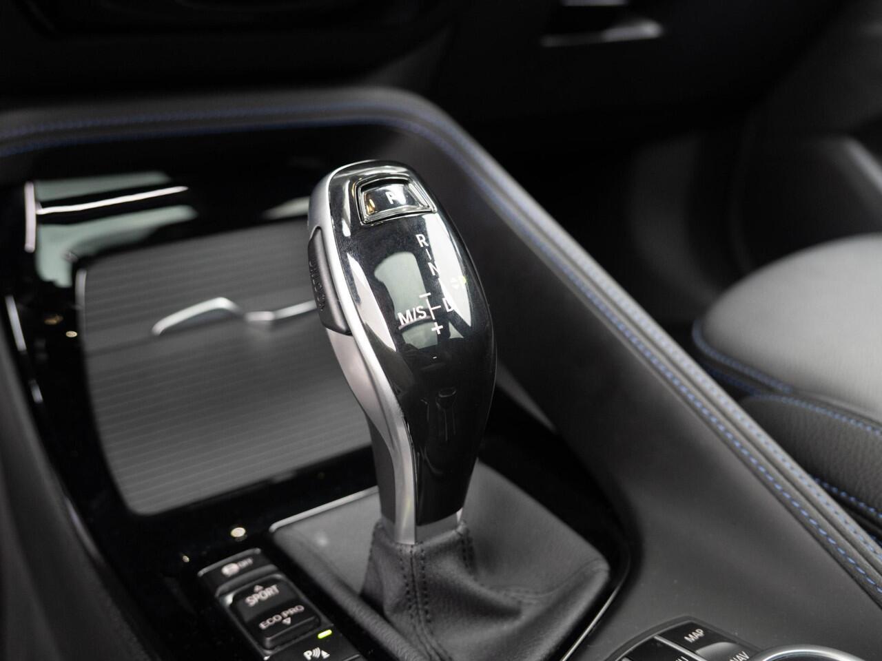 BMW X1 sDrive18i | M Sportpakket | Panoramadak | Elektrische Achterklep | Stoelverwarming | Head-Up Display | Cruise Control | 19''