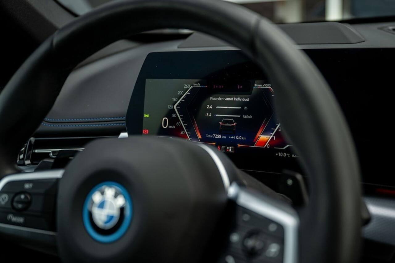 BMW X1 25e xDrive M Sport | Panorama | Shadow | ACC | 360° Camera | Head-Up | Adap. led | Stoelverwarming | 19' inch |