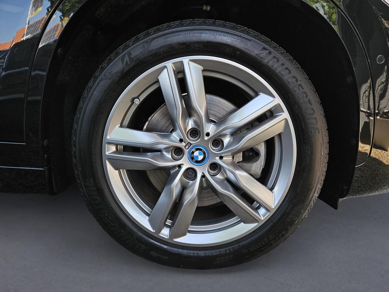 BMW X1 xDrive25e M Sport /Apple Carplay/Sportstoelen/Parkeersens. V+A+Cam/Stoelverw./Elektr. Klep/DAB+/Sperdiff/Trekhaak/(MET GARANTIE*)