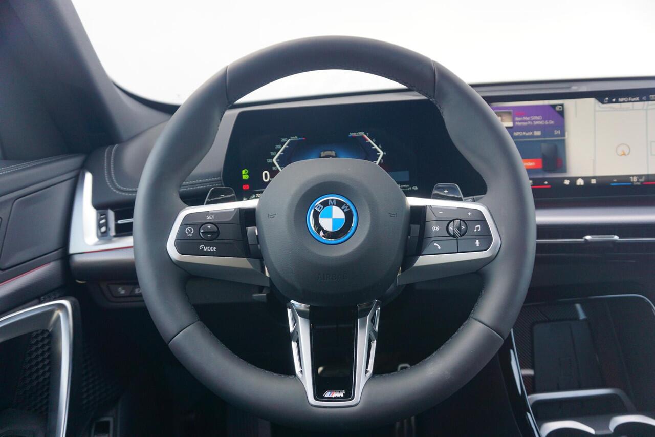 BMW X1 xDrive25e M Sportpakket 19'' / Comfort Acces / Trekhaak / Stuurwielrand verwarmd