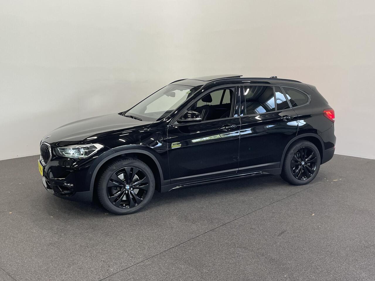 BMW X1 xDrive25e SportLine Aut PHEV Pano dak HiFi system Verwarmbare stoelen Sport stoelen navi Carplay PDC V+A Elektrische achterklep Full Led