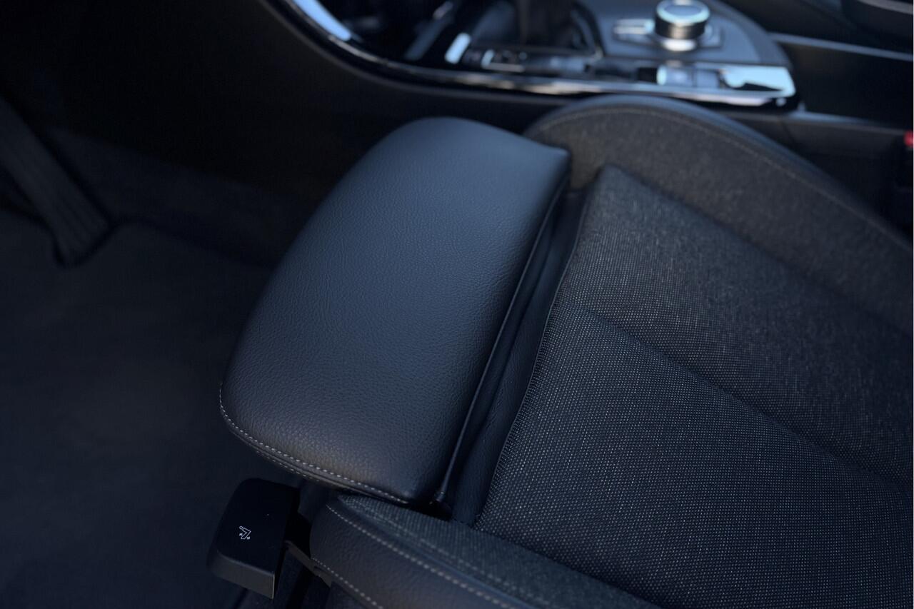 BMW X1 xDrive25e M-Sport | Sportstoelen | Stoelverwarming | Camera | Apple Carplay | 30.000KM