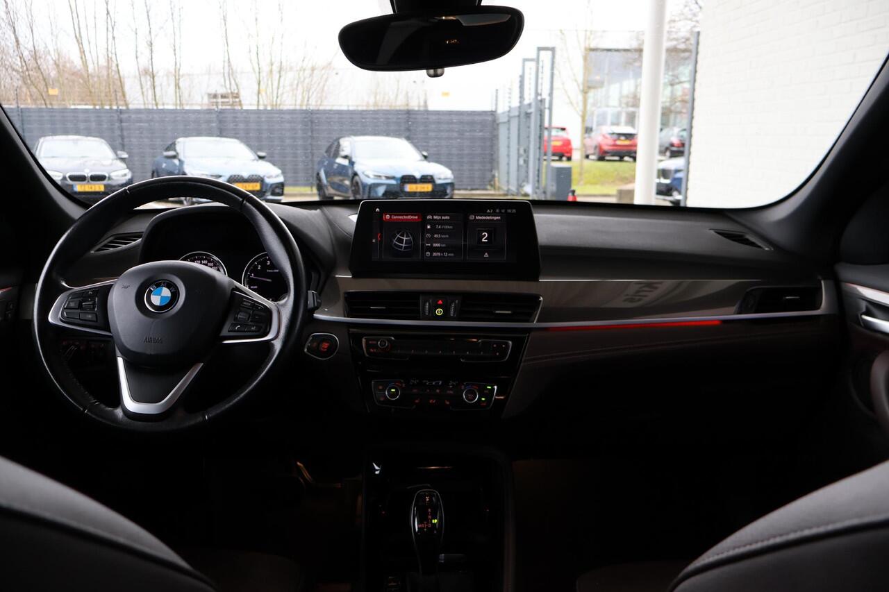 BMW X1 sDrive20i | High Executive | xLine | Leder | Stoelverwarming | Camera | Parkeersensoren | Head-Up Display | HiFi Systeem | M Shadow Line