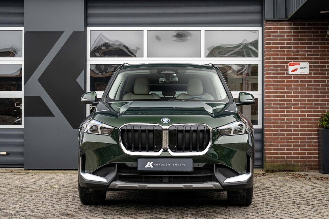 BMW X1 25e xDrive | Head-Up | 360° | Trekhaak | Keyless | Memory | Leder | Sanremo Grün |
