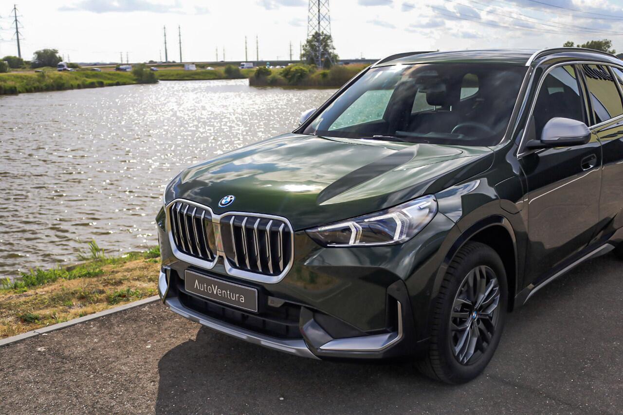 BMW X1 xDrive25e High Executive Trekhaak l Adapt. Cruise l Adapt. LED l Head-Up l Stoelverwarming l Head-Up l Elek. Stoelen l Verwarmd stuurwiel l 360 Camera