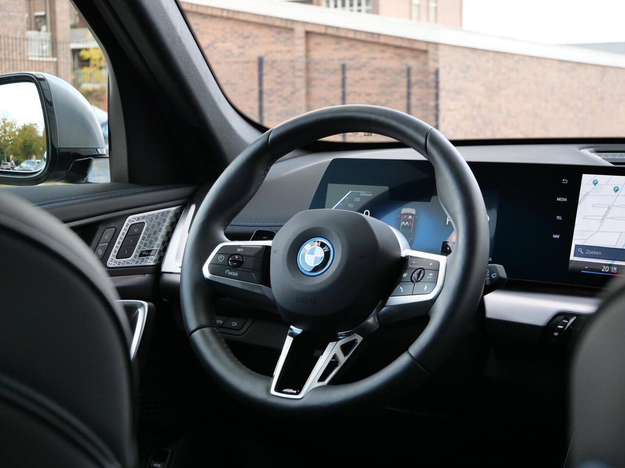 BMW X1 xDrive25e M Sport pakket Pro 245 Pk Automaat Schuifdak / Winterpakket / Harman Kardon