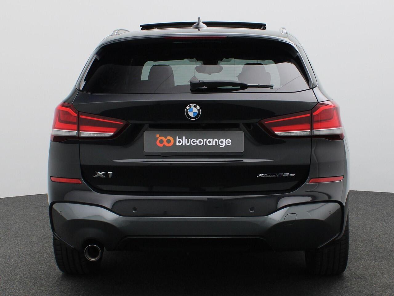 BMW X1 xDrive25e eDrive Edition 220PK Aut. SOH 88%, Pano-Schuifdak, M-Sport, Head-Up Display, Alarm, Trekhaak, 18" LM Velgen, Lederen Bekleding, Achteruitrijcamera, Stoelverwarming