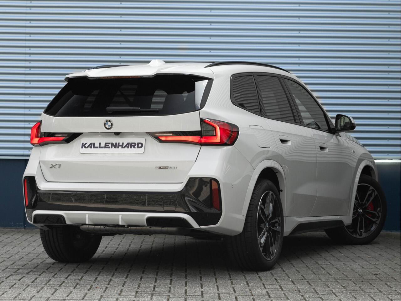 BMW X1 sDrive18i M-Sport Pro - Pano - Trekhaak - Driving Ass Plus - Harman Kardon