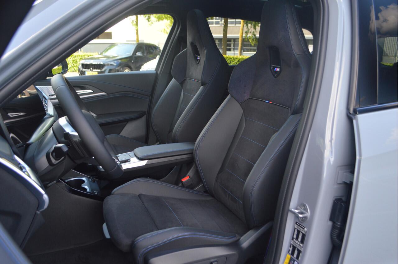 BMW X1 xDrive25e High Executive M Sport Automaat / Panoramadak / Trekhaak / M Sportstoelen / Adaptieve LED / M Adaptief onderstel / Parking Assistant Plus / Stuurverwarming