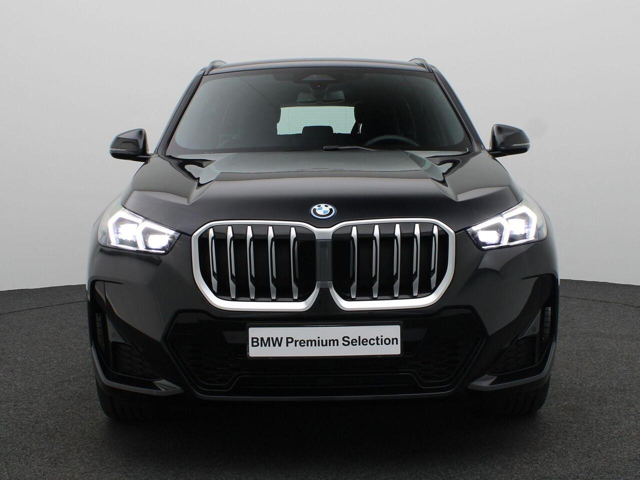 BMW X1 xDrive30e M Sportpakket | Premium Pack | Adaptief M Onderstel | Comfort Access | Trekhaak | Driving Assistant Plus | 18''