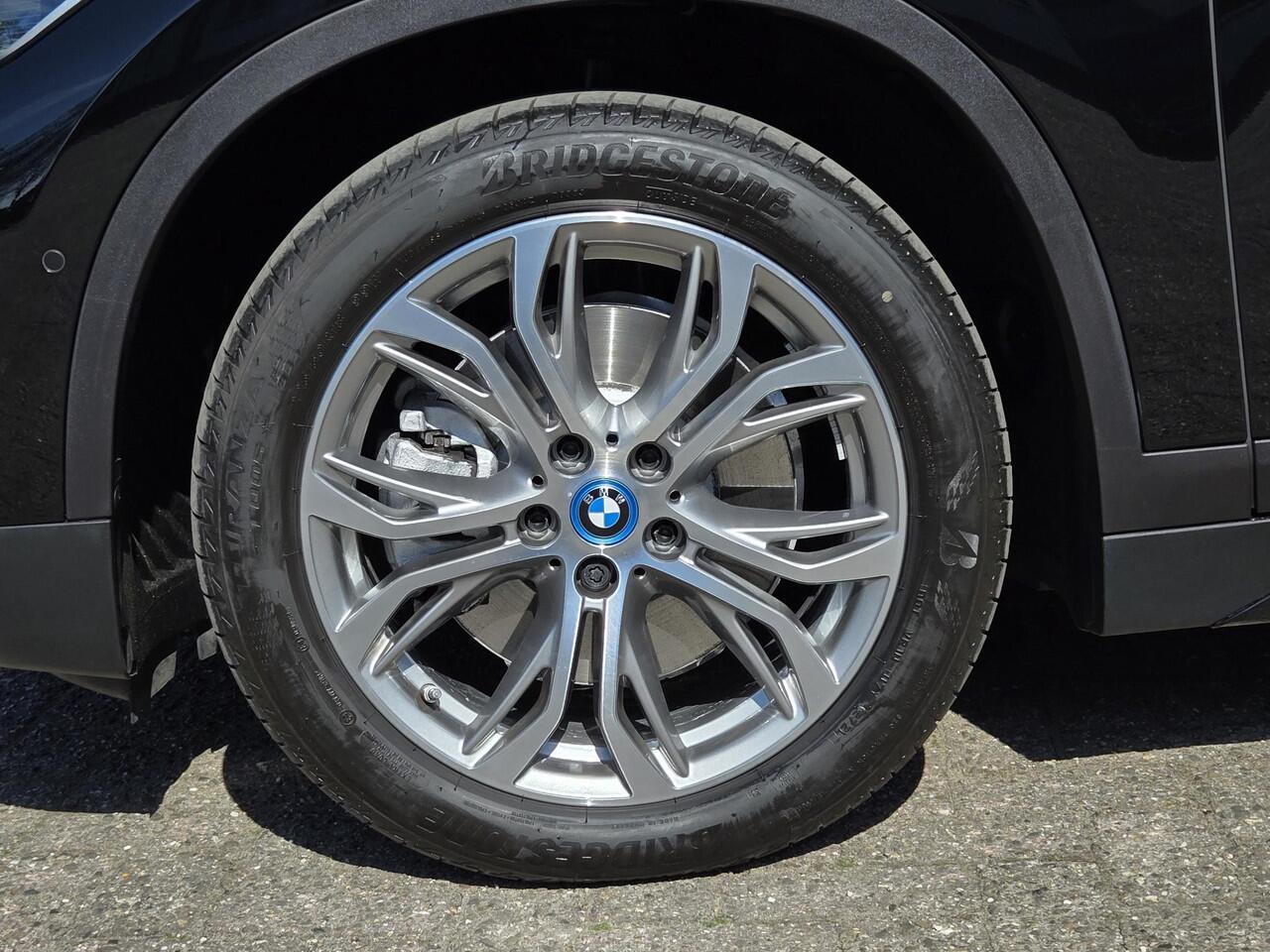 BMW X1 xDrive25e eDrive Sport Line | PANORAMA | SPORTSTOELEN | ELEKTR. ACHTERKLEP | CAMERA |
