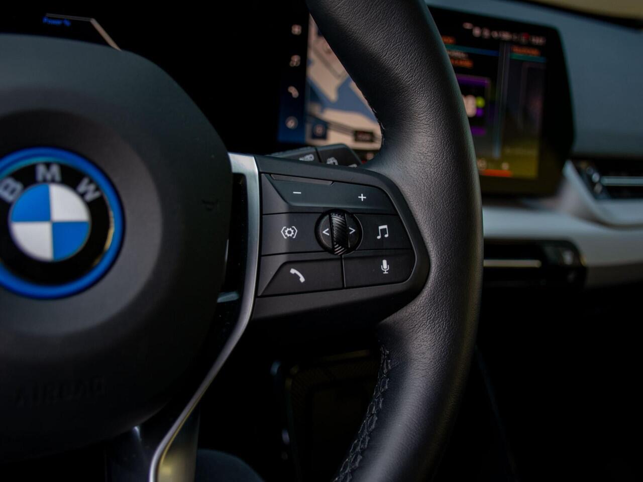 BMW X1 xDrive25e l Stoelverwarming l Adapt. LED l Head-Up l Driving Assistant l 360 Camera