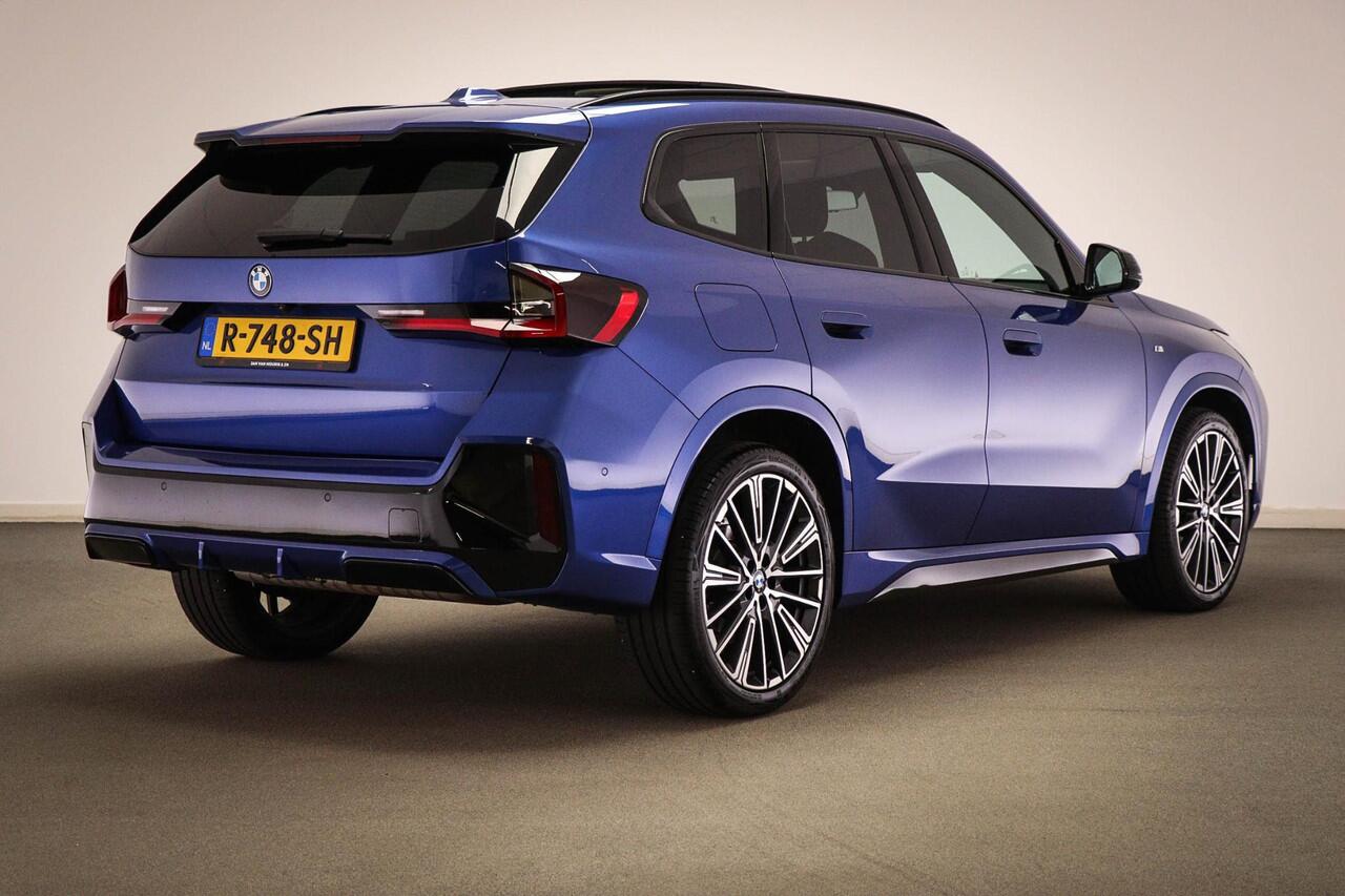 BMW X1 sDrive18i M-Sport | PANORAMADAK | HEAD UP | 360 CAMERA | TREKHAAK | PREMIUM / INNOVATION / TRAVEL | 20"