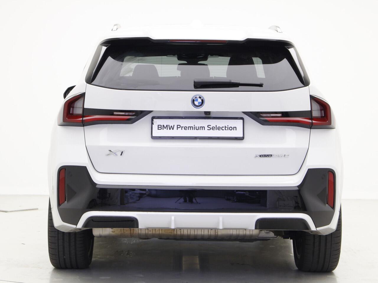 BMW X1 xDrive25e M-Sport Pro | Panorama | 19" | Massage | Harman Kardon |Voorbereiding Driving Assistant Plus