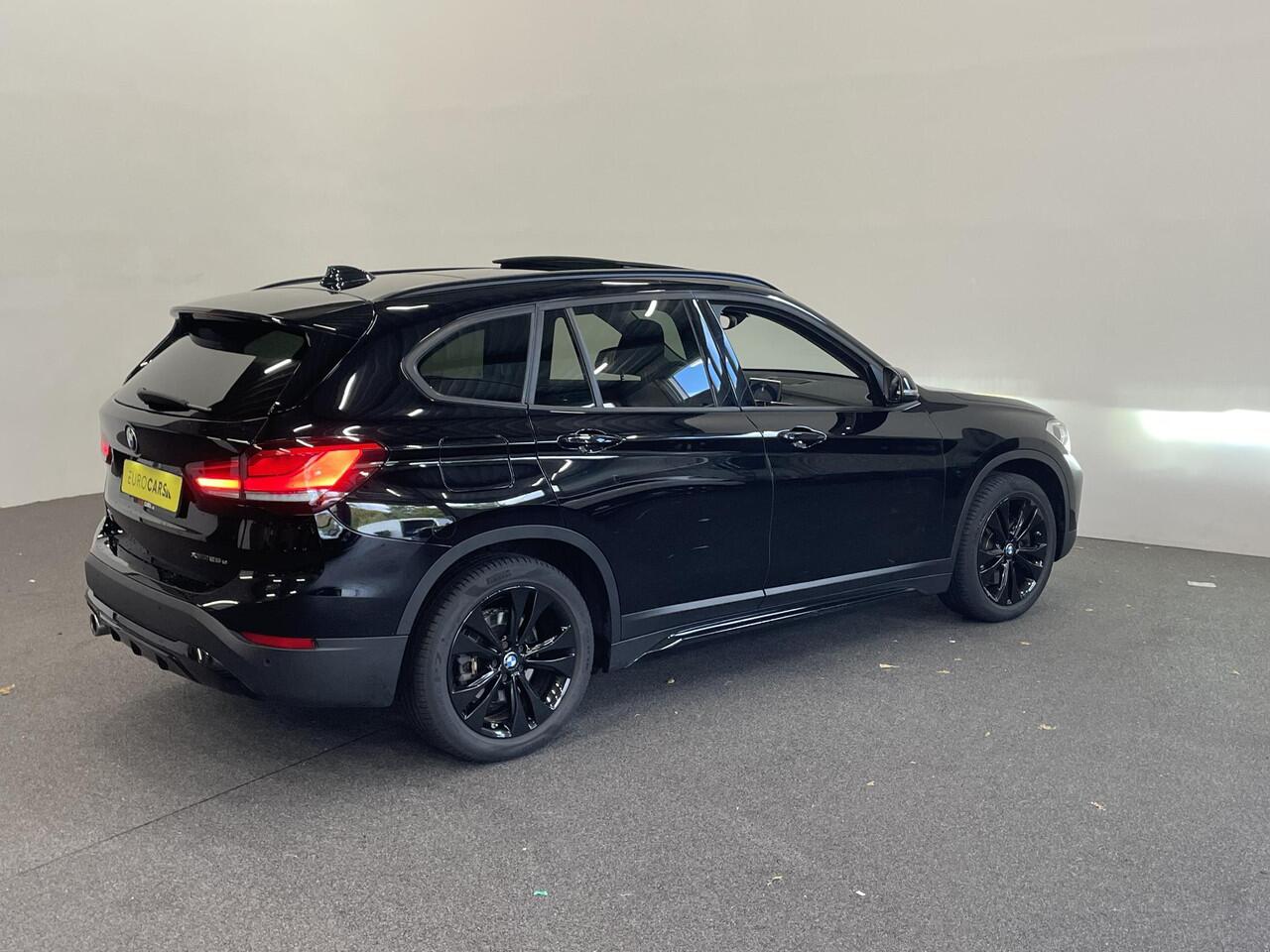 BMW X1 xDrive25e SportLine Aut PHEV Pano dak HiFi system Verwarmbare stoelen Sport stoelen navi Carplay PDC V+A Elektrische achterklep Full Led