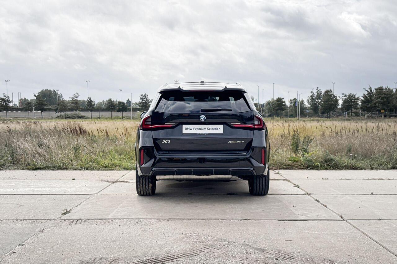 BMW X1 xDrive30e | M Sport | Glazen Panoramadak | Stoelverwarming | Trekhaak |