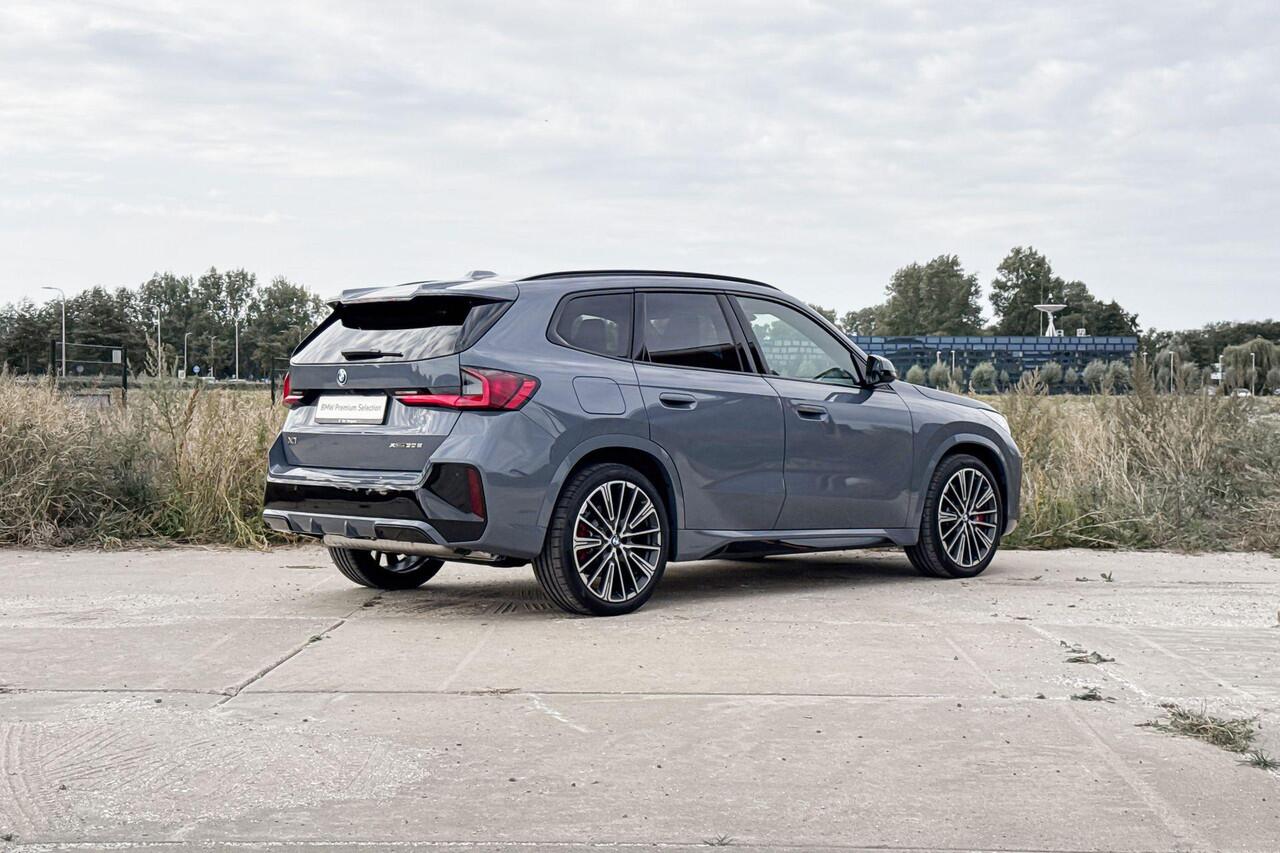 BMW X1 xDrive30e | M Sport | Glazen Panoramadak | Stoelverwarming | Trekhaak |