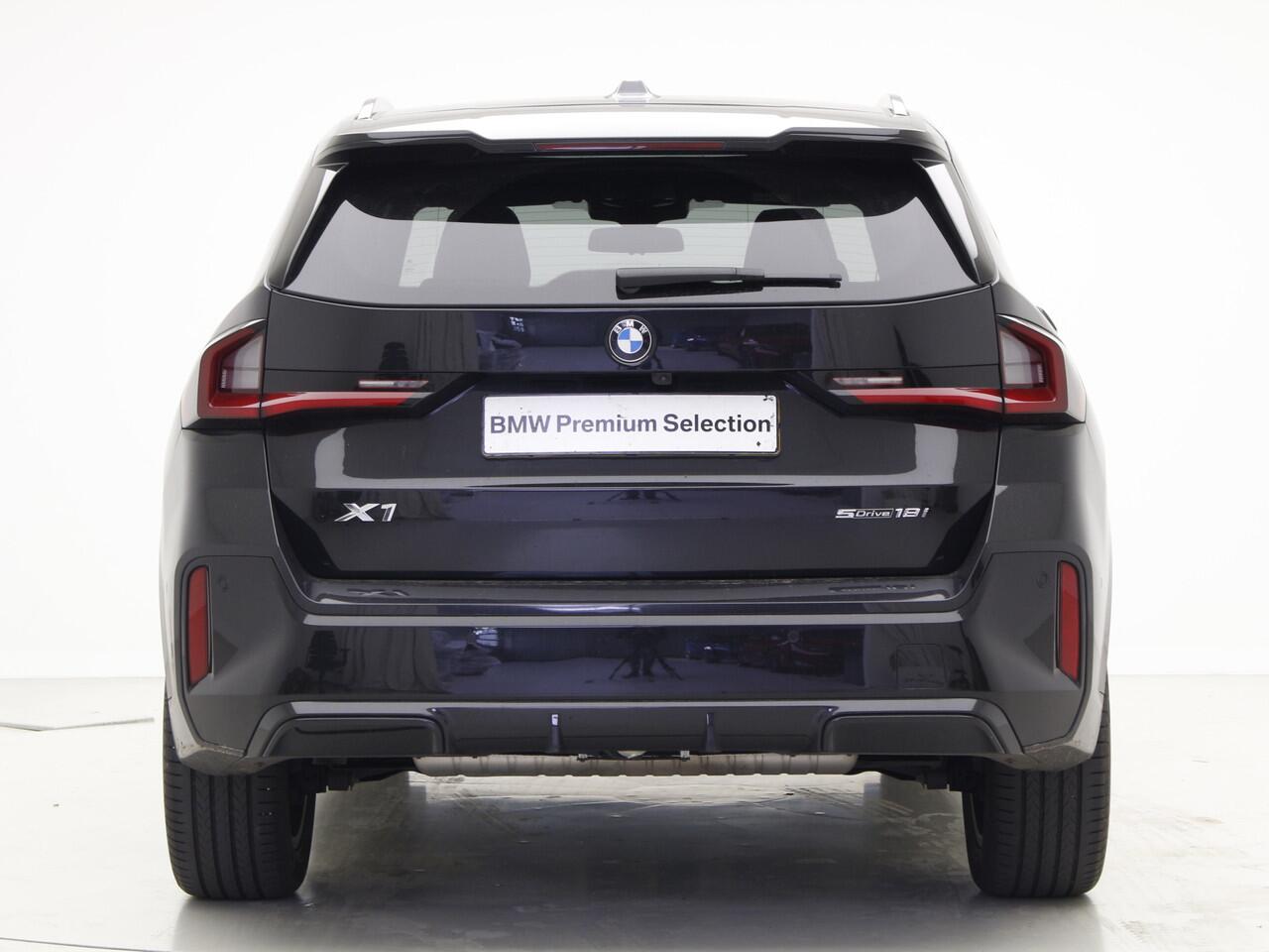 BMW X1 sDrive18i M-Sport | Panorama | Camera | Voorbereiding Driving Assistant Plus |