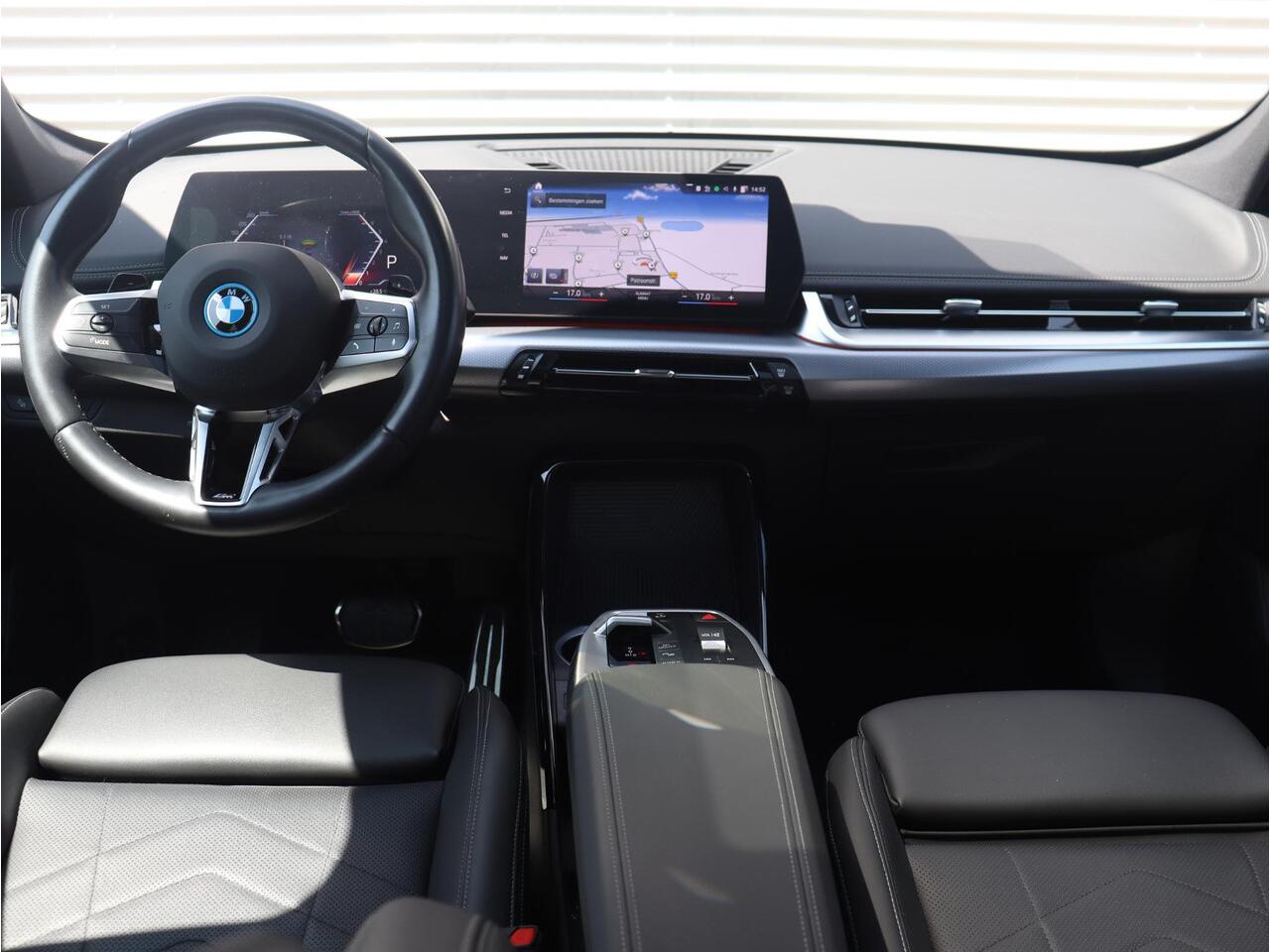 BMW X1 xDrive25e | M Sportpakket | Panodak | Getint Glas | Sportstoelen | Verwarmbare Voorstoelen | Camera | Climate Control | 19'' LMV