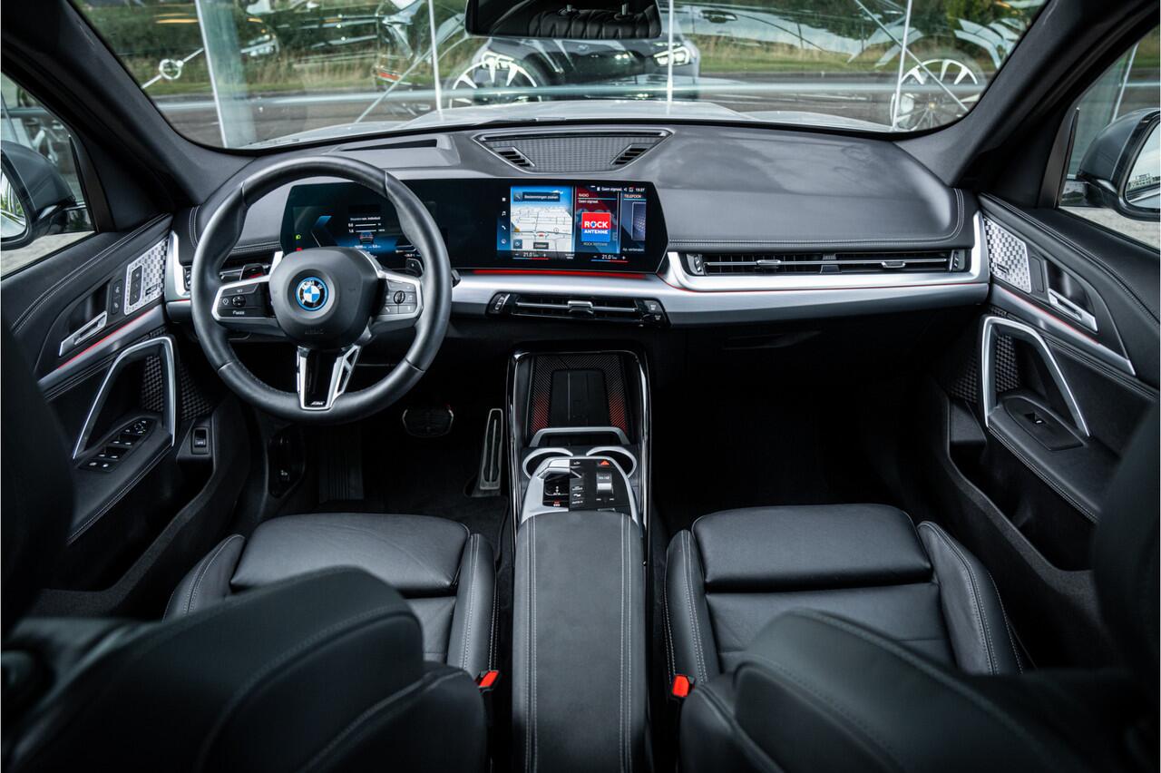 BMW X1 xDrive30e ** Panodak ** Innovation ** Driving Assistant NP 74K ** 1.800kg trekgewicht! Tot 98km elektrisch bereik