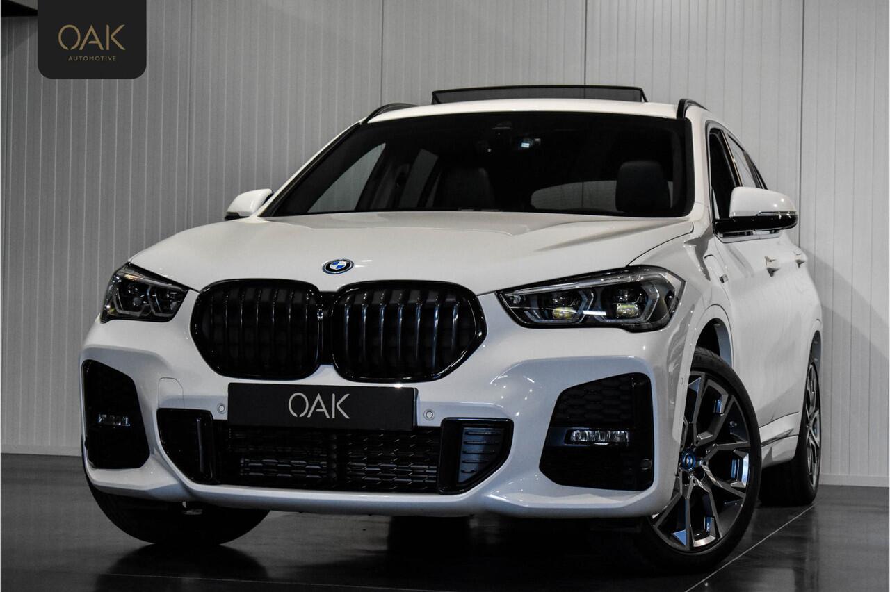 BMW X1 xDrive25e | M-Sport | Navigatie | Panorama | Leder | Camera | Trekhaak | 19"LM | Alpinweiss