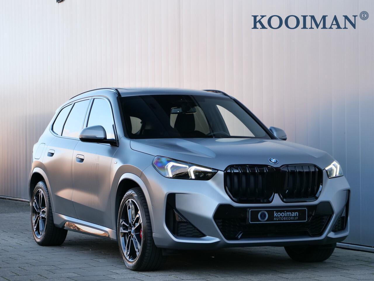 BMW X1 xDrive25e M Sport pakket Pro 245 Pk Automaat Schuifdak / Winterpakket / Harman Kardon