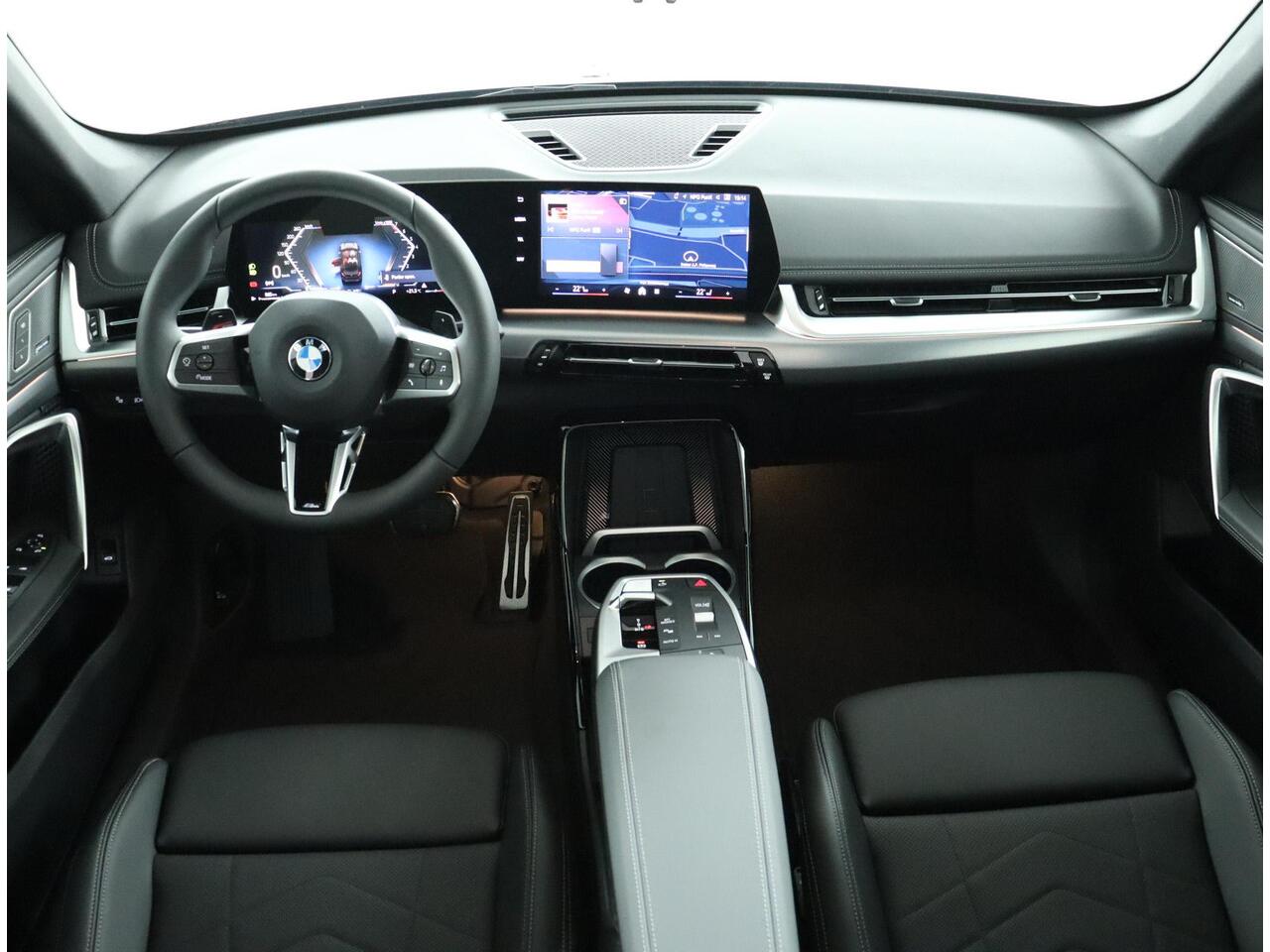 BMW X1 sDrive20i M Sportpakket Pro | Trekhaak | Panoramadak | Driving Assistant Plus | Harman-Kardon | Comfort Access