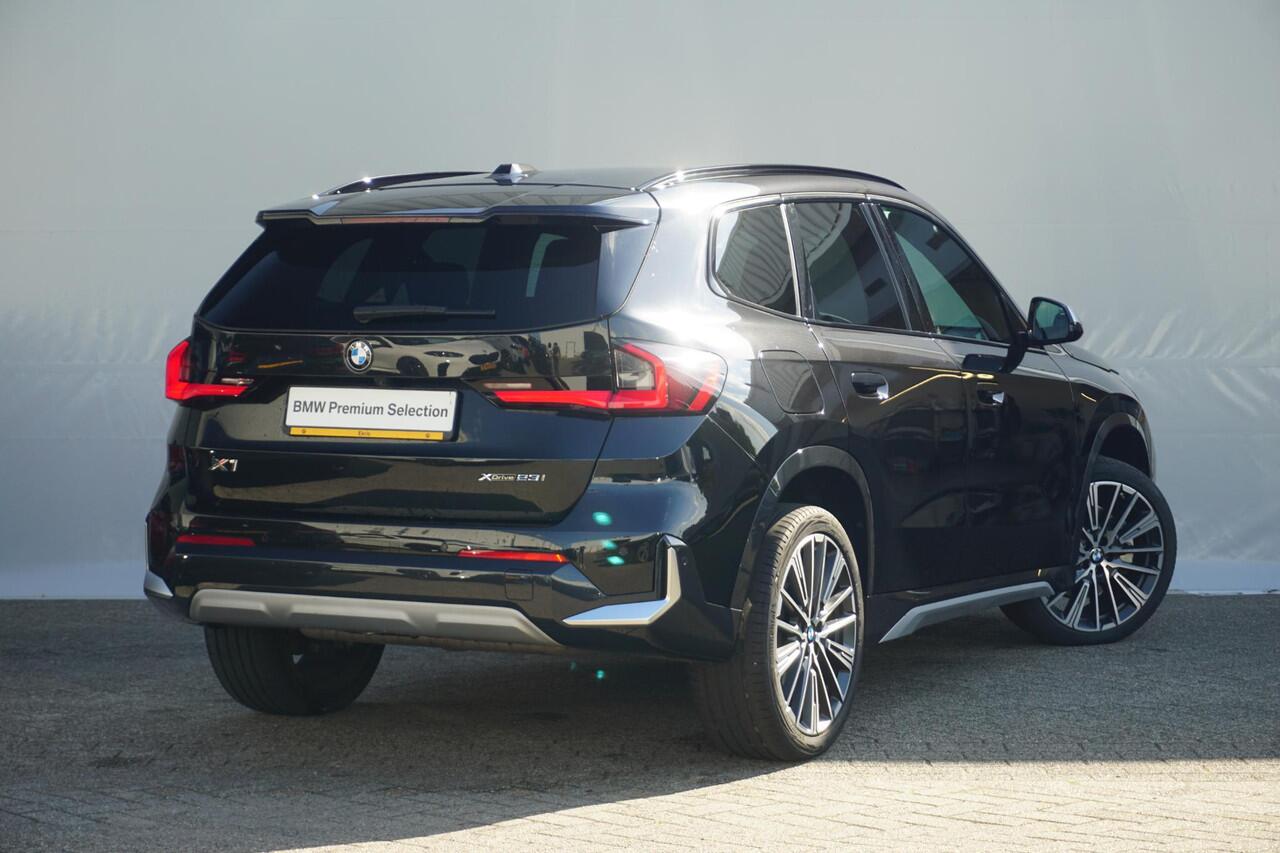 BMW X1 xDrive23i xLine | Trekhaak / 20 Inch / Elektrische Stoelverstelling met Memory / Comfort Access